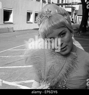 Deutsche Schauspielerin Renate Kasche, Deutschland 1960er Jahre. Attrice tedesca Renate Kasche, Germania 1960s. Foto Stock