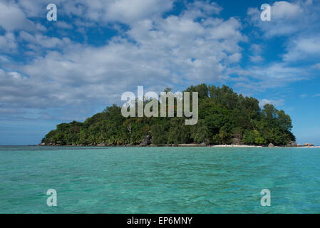 Seychelles, Oceano Indiano, Mahe, St. Anne Marine National Park, Moyenne isola. Foto Stock