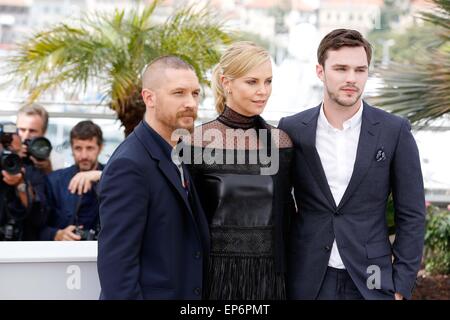 Cannes, Ca, Francia. 14 Maggio, 2015. (L-R) Tom Hardy Charlize Theron Nicholas ovrebbe.foto chiamata "Mad Max - Fury Road' .Cannes Film Festival 2015.Cannes, Francia.Maggio 14, 2015. Credito: Roger Harvey/Globe foto/ZUMA filo/Alamy Live News Foto Stock