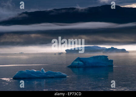 Iceberg in narsuaq al tramonto Foto Stock