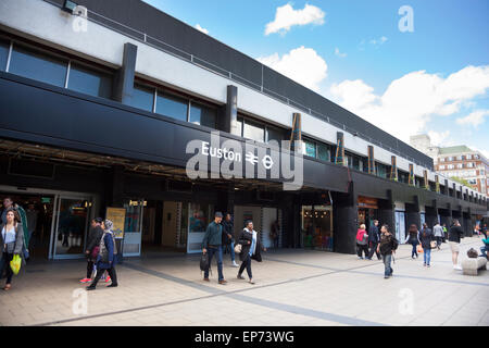 2015 - Nuovo e rinnovato la stazione di Euston, Londra, Inghilterra Foto Stock