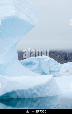 Il blu iceberg del fiordo narsusuaq in Groenlandia Foto Stock