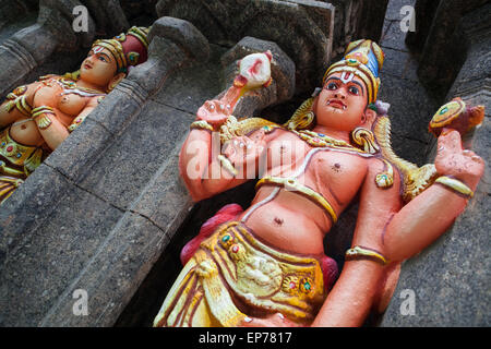 Statua di un colorato dio indù al Sri Ranganathaswamy tempio di Srirangam vicino Tiruchirappalli Foto Stock