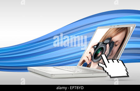 Icona della mano rivolto ad aprire il computer portatile che mostra la donna prendendo foto Foto Stock