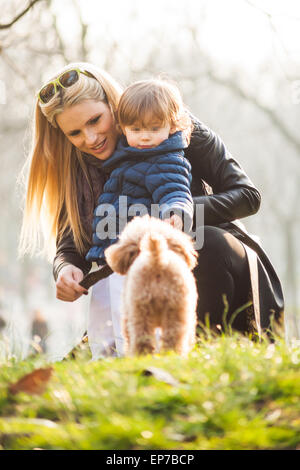 Michelle Hunziker al parco con suola, dopo la data di nascita di Celeste Foto Stock
