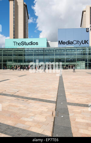 Esterno del Media City UK, Salford Quays, Manchester, Inghilterra, Regno Unito Foto Stock