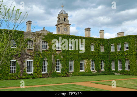 Parte di strappare Mansion e la torre dell Orologio a Silsoe, Luton, Bedfordshire, Regno Unito. Foto Stock