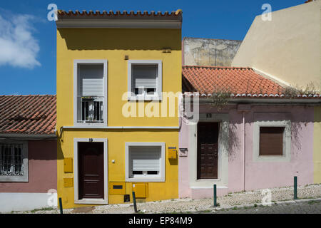 Casa Gialla nell'Alacantara distretto di Lisbona Portogallo Foto Stock