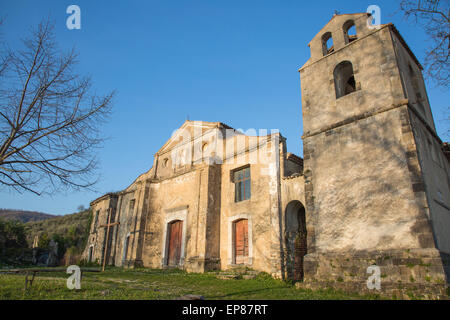 Roscigno è molto piccolo e pittoresco villaggio abbandonato in provincia di Salerno in Italia Foto Stock