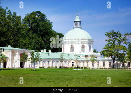 La Russia. Pietroburgo. Oranienbaum (Lomonosov). parco inferiore. Big Menshikovsky palace. Foto Stock