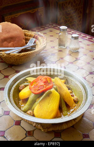 Marocchino tradizionale piatto - tajine. Il Marocco Foto Stock