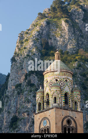 Torre della cattedrale di Sant'Andrea o Duomo di Amalfi Amalfi, Campania, Italia Foto Stock