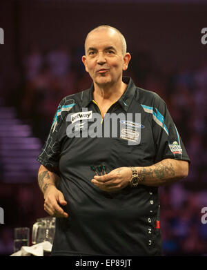 Brighton, Regno Unito. 14 Maggio, 2015. Betway Premier League Freccette. Giornata 15. Phil Taylor [ita] durante il suo gioco con James Wade [ita] Credito: Azione Sport Plus/Alamy Live News Foto Stock