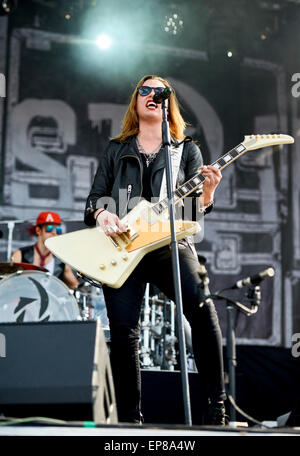 Lzzy Hale di Halestorm effettuando al 2015 Monster Energy Carolina Rebellion Foto Stock