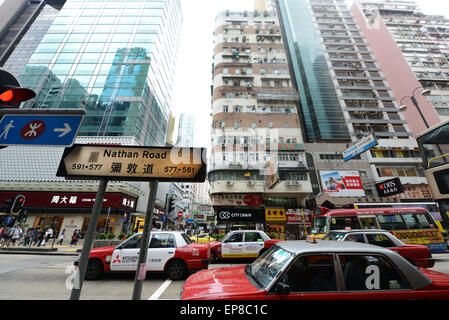 Toyota Crown 'Comfort' taxi sulla Nathan Road a Hong Kong. Foto Stock