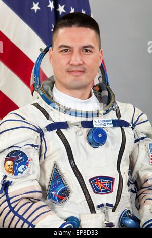 Stazione Spaziale Internazionale Expedition 44 astronauta della NASA Kjell Lindgren ritratto ufficiale che indossa il Sokoi tuta spaziale il suo Maggio 27, 2014 in Star City, Russia. Foto Stock