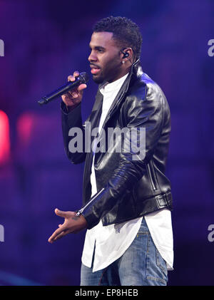 Mannheim, Germania. 14 Maggio, 2015. Noi cantante Jason Derulo esegue sul palco durante la televisione tedesca casting show il prossimo Germania Topmodel a Mannheim, Germania, 14 maggio 2015. La mostra è stata interrrupted a causa di una minaccia di attentato dinamitardo. Foto: Uwe Anspach/dpa/Alamy Live News Foto Stock