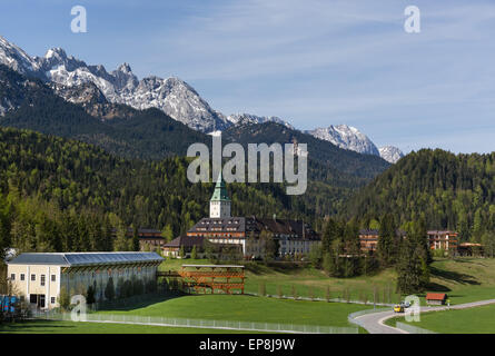 Schloss Elmau Castle Hotel, sede del Vertice G7 nel 2015, il centro stampa sulla sinistra, Klais Foto Stock