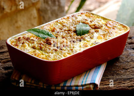 Bobotie è una vera South African pasto portato al Capo di Buona Speranza dai coloni olandesi nel 1652 è realizzato a partire da carne di montone tritata curry e spezie e frutti di un uovo in base topping Foto Stock