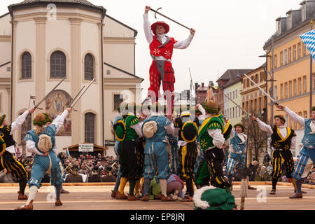 Traunstein/Germania/Baviera, Aprile 06th: storico ballo di spada al Georgirittes di Traunstein su il lunedì di Pasqua Foto Stock