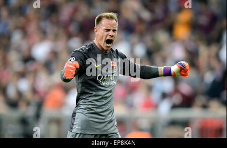 Barcellona il portiere Marc-andré ter Stegen cheers durante la Champions League semi final match tra FC Bayern Monaco di Baviera e il FC Barcelona a stadio Allianz Arena di Monaco di Baviera, Germania, il 12 maggio 2015. Foto: Thomas Eisenhuth/dpa - nessun filo SERVICE - Foto Stock