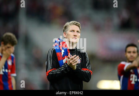 Monaco di Baviera, Germania. Il 12 maggio 2015. Monaco di Baviera Bastian SCHWEINSTEIGER reagisce durante la Champions League semi final match tra FC Bayern Monaco di Baviera e il FC Barcelona a stadio Allianz Arena di Monaco di Baviera, Germania, il 12 maggio 2015. Foto: Thomas Eisenhuth/dpa - nessun filo SERVICE -/dpa/Alamy Live News Foto Stock