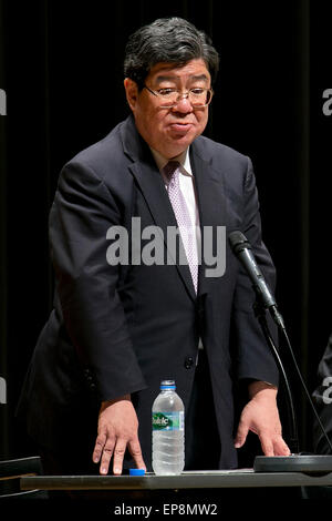 Kazuhisa Shibuya, vice capo coordinatore nazionale parla durante un briefing circa lo status del TPP il 15 maggio 2015, Tokyo, Giappone. Circa 500 persone hanno partecipato a una riunione per ascoltare il governo giapponese task force spiegare lo stato del Giappone della partecipazione al partenariato Trans-Pacific (TPP). © Rodrigo Reyes Marin/AFLO/Alamy Live News Foto Stock