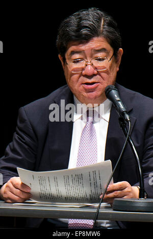 Kazuhisa Shibuya, vice capo coordinatore nazionale parla durante un briefing circa lo status del TPP il 15 maggio 2015, Tokyo, Giappone. Circa 500 persone hanno partecipato a una riunione per ascoltare il governo giapponese task force spiegare lo stato del Giappone della partecipazione al partenariato Trans-Pacific (TPP). © Rodrigo Reyes Marin/AFLO/Alamy Live News Foto Stock