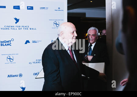 Celebrità che frequentano gli eroi gala del Cinema per la pace celebra il venticinquesimo anniversario della caduta del muro a Hotel Adlon. Dotato di: Mikhail Gorbachev Dove: Berlino, Germania Quando: 08 Nov 2014 Credit: Dominic Blewett/WENN.com Foto Stock