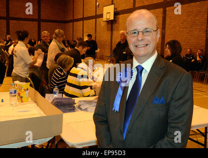 Peter Heaton-Jones Tory membro conservatore del Parlamento per North Devon vincitore delle elezioni generali il 7 maggio 2015 a dichiarazione Foto Stock