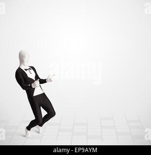 Funny guy nel corpo morphsuit suit guardando lo spazio di copia Foto Stock