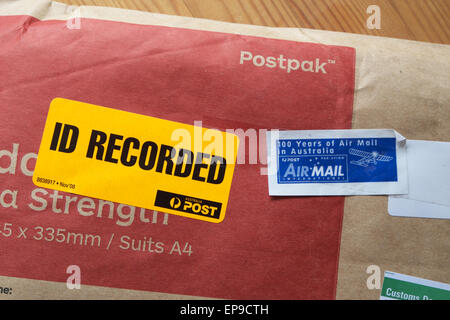 Australia Post postpak jiffy bag con ID registrati e mandata aria etichette di posta Foto Stock