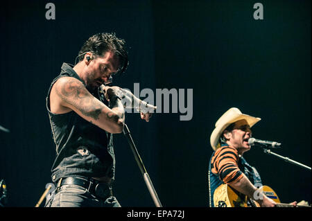 La BossHoss performing live in concerto su una delle tre date del Regno Unito come supporto per Motorhead al SSE Wembley Arena di Londra. Dotato di: il Boss Burns,Hoss potenza dove: Londra, Regno Unito quando: 09 Nov 2014 Credit: WENN.com Foto Stock