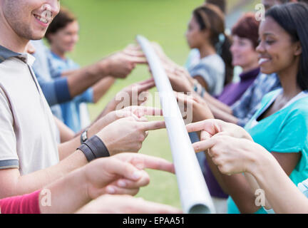 Bilanciamento del team pole fingertip Foto Stock