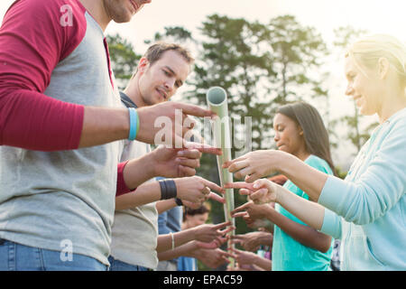 Bilanciamento del team pole fingertip Foto Stock