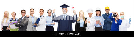 Felice corso di laurea con diploma su professionisti Foto Stock