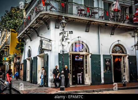 Il famoso, Jean Lafitte's 'Old Absinthe House' su Bourbon Street nel Quartiere Francese di New Orleans, LA, Foto Stock