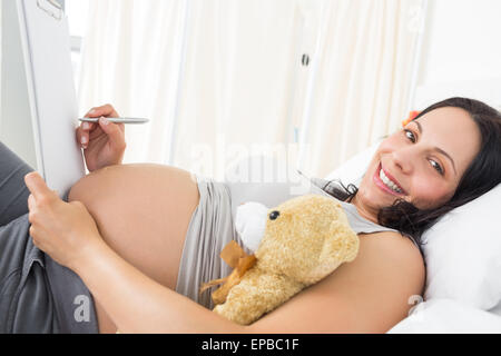 Ritratto di donna incinta iscritto negli appunti Foto Stock