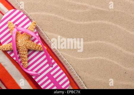 Starfish in uno schiaffo sulla spiaggia, concept Foto Stock