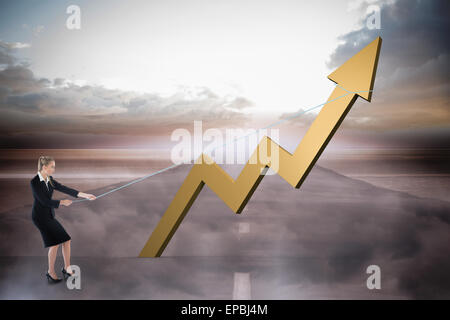 Immagine composita di imprenditrice tirando una corda intorno a freccia Foto Stock