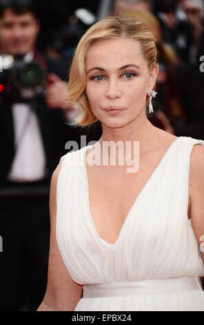 Cannes, Francia. 15 Maggio, 2015. CANNES, Francia - 15 Maggio: Emmanuelle Beart assiste il 'irrazionale Man' Premiere durante la 68annuale di festival di pellicola di Cannes il 15 maggio 2015 a Cannes, Francia Credito: Federico Injimbert/ZUMA filo/Alamy Live News Foto Stock