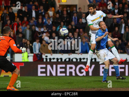 Perth, Scozia. 15 Maggio, 2015. Premiership scozzese. St Johnstone versus celtico. Charlie Mulgrew ottiene la sua testata sul credito obiettivo: Azione Plus sport/Alamy Live News Foto Stock