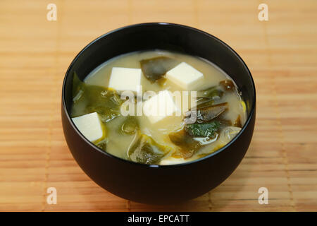 Zuppa di miso con alghe marine Foto Stock