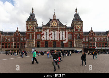 Vista di Amsterdam Stazione Centrale edificio Foto Stock