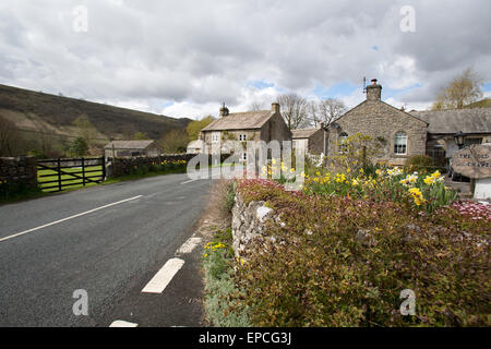 Villaggio di starbottom, nello Yorkshire, Inghilterra. pittoresca vista della molla del b6160 road sul bordo di starbottom. Foto Stock