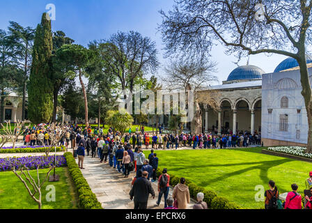 Il Palazzo di Topkapi, Turchia - 10 Aprile 2015: Palazzo Topkapi con persone non identificate. Il suo un grande palazzo ad Istanbul in Turchia Foto Stock
