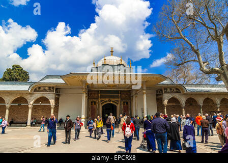Il Palazzo di Topkapi, Turchia - 10 Aprile 2015: Palazzo Topkapi con persone non identificate. Il suo un grande palazzo ad Istanbul in Turchia Foto Stock