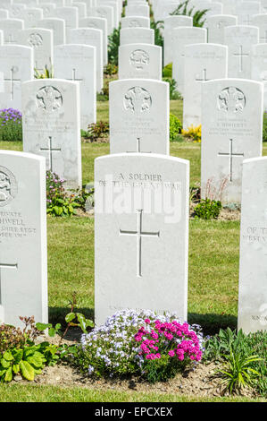 Hooge cratere cimitero militare Foto Stock