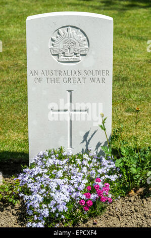 Hooge cratere cimitero militare Foto Stock