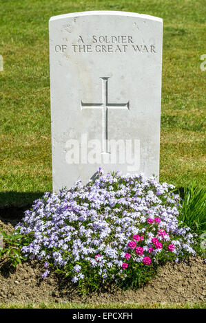 Hooge cratere cimitero militare Foto Stock